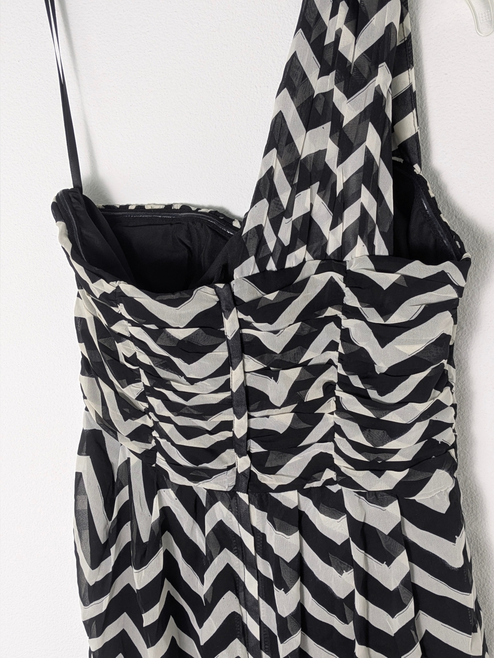 H&M CHEVRON STRIPE ONE-SHOULDER PLEATED Mini Dress New SZ 8 Built-in Bra New - Picture 4 of 12